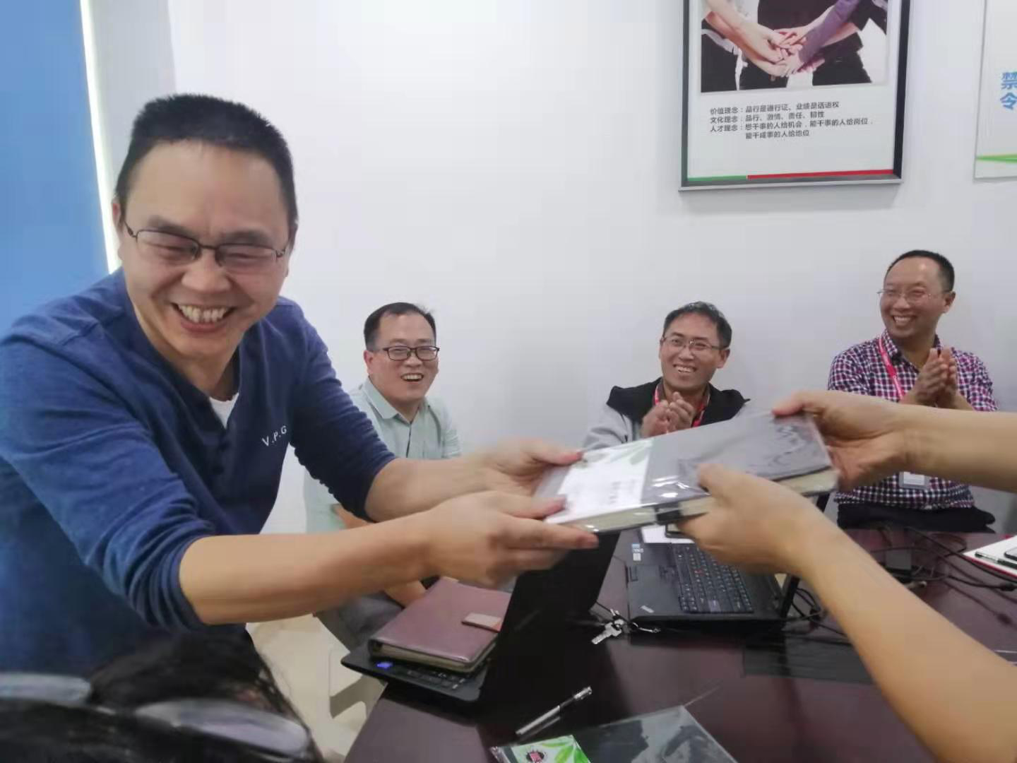 守初心、擔使命，找差距、抓落實----長虹格潤支部主題黨日活動